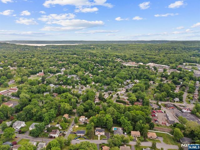 418 East Avenue, Northvale, NJ 07647