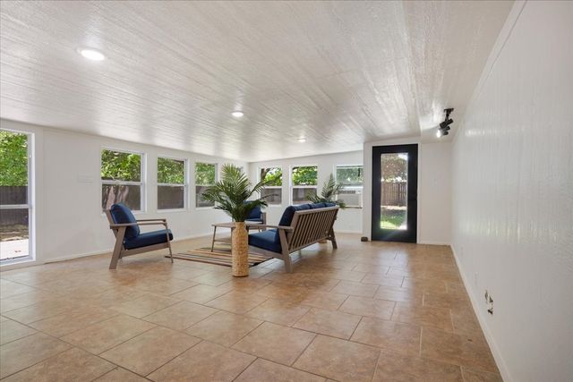 4166 W Houston Street, Sherman, TX 75092