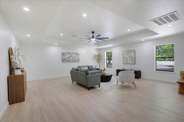 4166 W Houston Street, Sherman, TX 75092