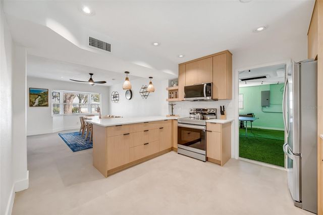 4622 BAY CREST DRIVE, Tampa, FL 33615