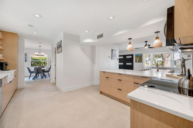 4622 BAY CREST DRIVE, Tampa, FL 33615