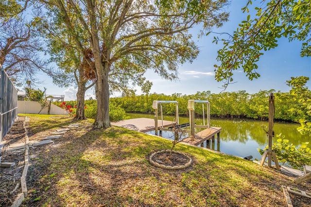 4622 BAY CREST DRIVE, Tampa, FL 33615