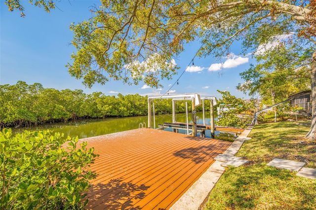 4622 BAY CREST DRIVE, Tampa, FL 33615