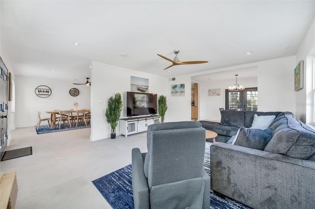 4622 BAY CREST DRIVE, Tampa, FL 33615