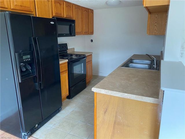 1349 Ruddy Oak CT, Virginia Beach, VA 23453