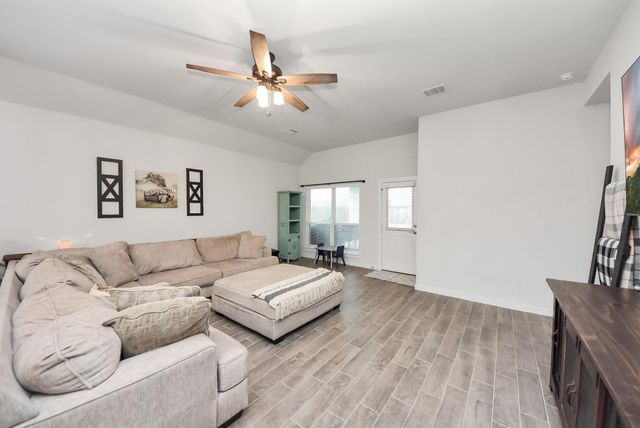 11206 Youngquist Drive, Baytown, TX 77535