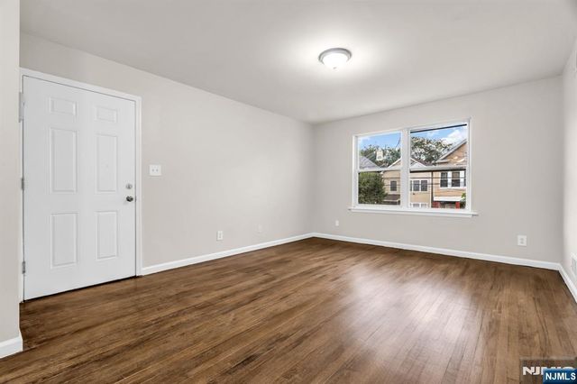 285 6th Street, Newark, NJ 07103