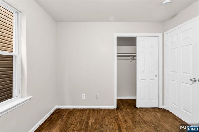 285 6th Street, Newark, NJ 07103