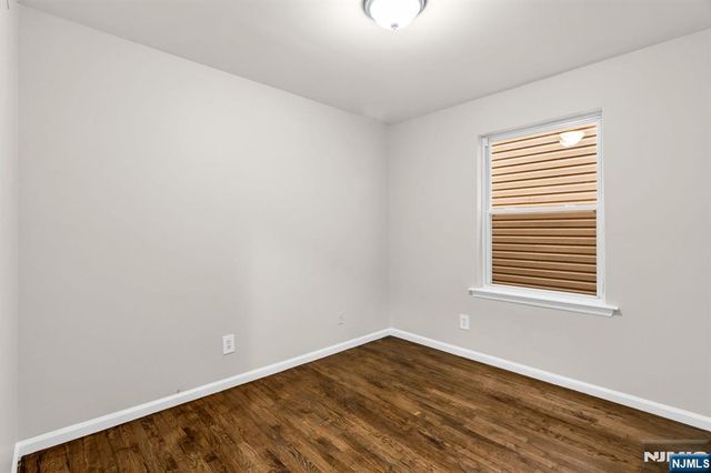 285 6th Street, Newark, NJ 07103