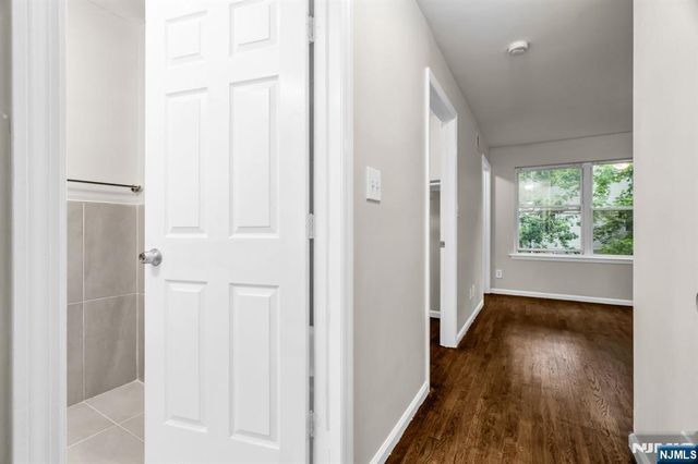 285 6th Street, Newark, NJ 07103