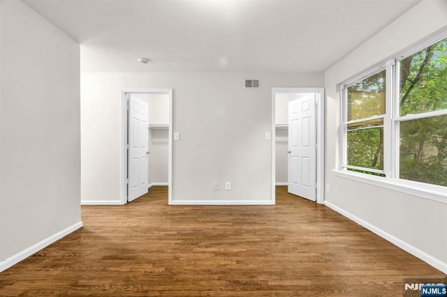285 6th Street, Newark, NJ 07103