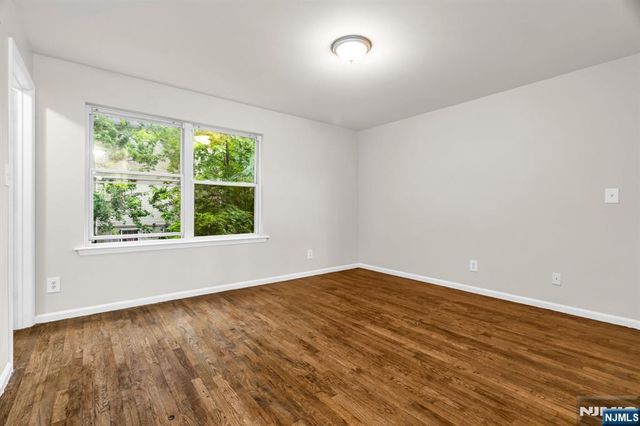285 6th Street, Newark, NJ 07103