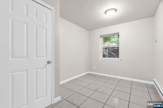285 6th Street, Newark, NJ 07103