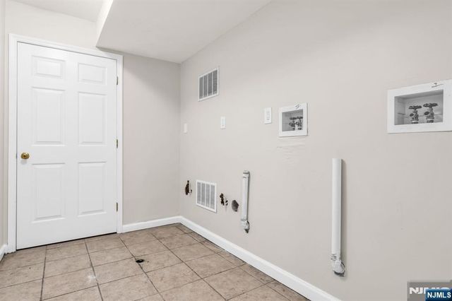 285 6th Street, Newark, NJ 07103