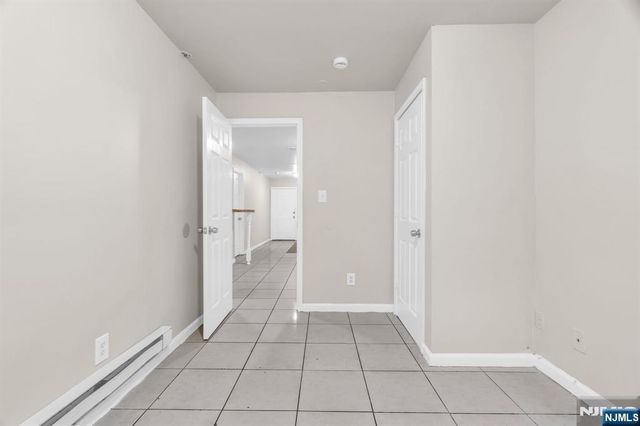 285 6th Street, Newark, NJ 07103