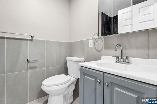 285 6th Street, Newark, NJ 07103