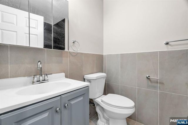285 6th Street, Newark, NJ 07103