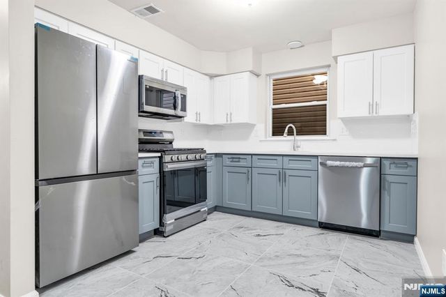 285 6th Street, Newark, NJ 07103