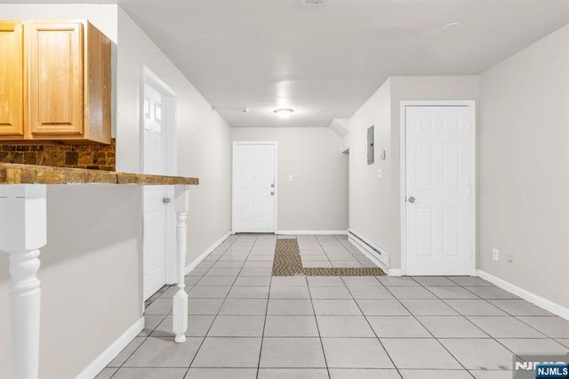 285 6th Street, Newark, NJ 07103
