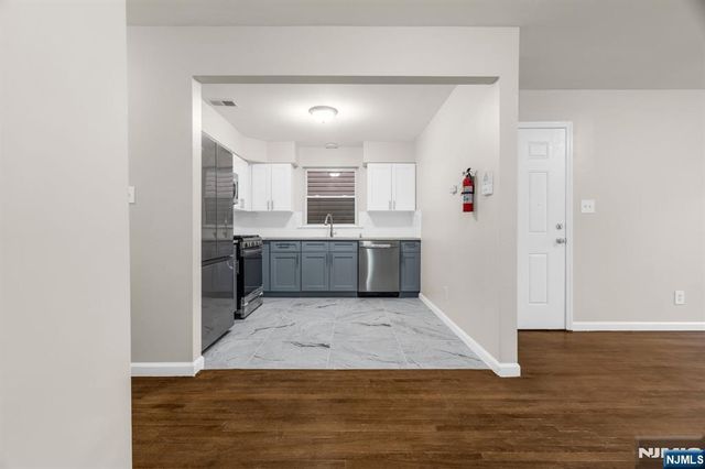 285 6th Street, Newark, NJ 07103