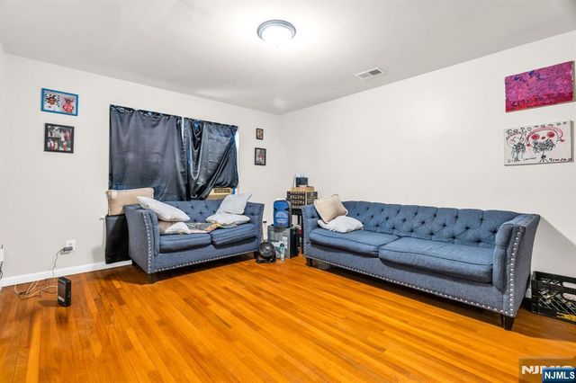 285 6th Street, Newark, NJ 07103