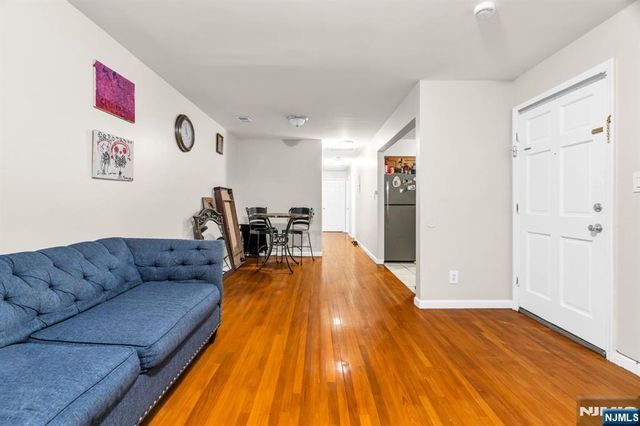 285 6th Street, Newark, NJ 07103