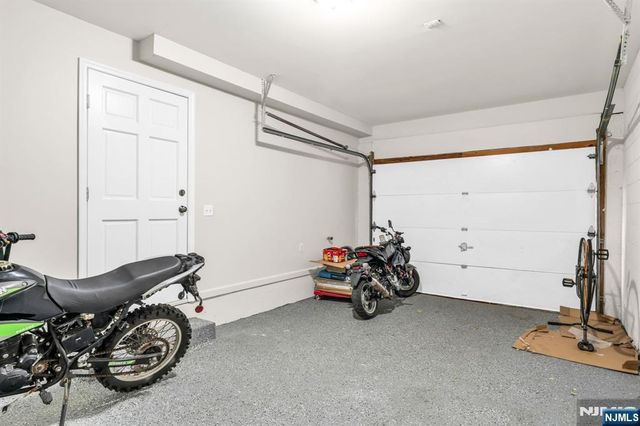 285 6th Street, Newark, NJ 07103
