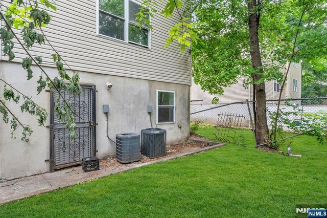 285 6th Street, Newark, NJ 07103