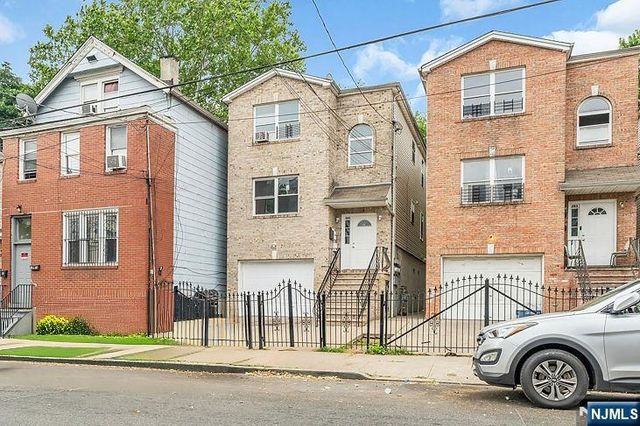 285 6th Street, Newark, NJ 07103