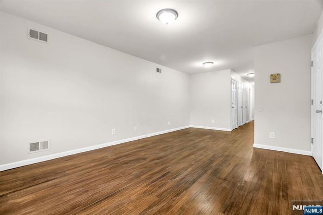 285 6th Street, Newark, NJ 07103