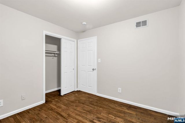 285 6th Street, Newark, NJ 07103