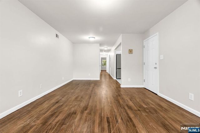 285 6th Street, Newark, NJ 07103