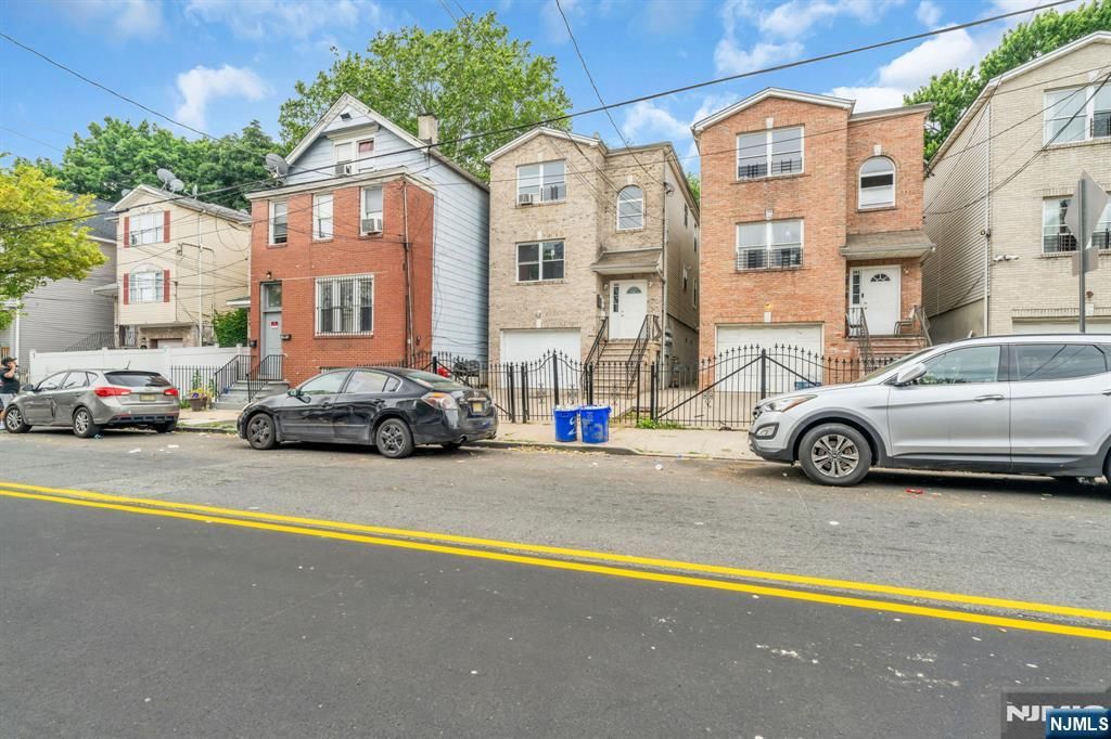285 6th Street, Newark, NJ 07103