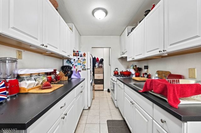 448 River Road apt J C4810 J, Nutley Twp., NJ 07110