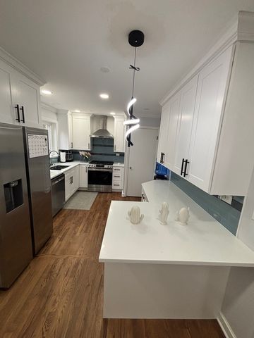 2337 Kensington Avenue, Westchester, IL 60154