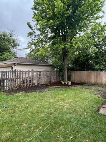 2337 Kensington Avenue, Westchester, IL 60154