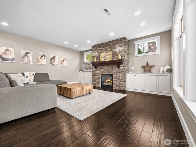 2015 186th Avenue E, Lake Tapps, WA 98391