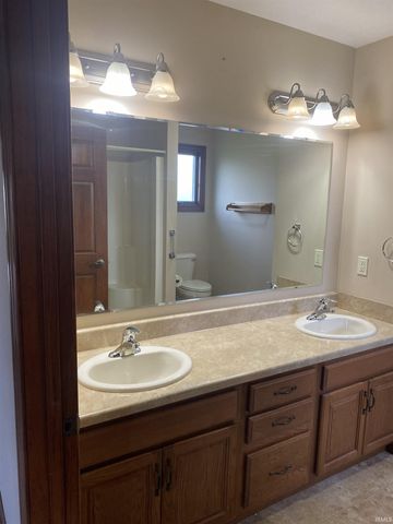 1534 Dunnagans Way, New Haven, IN 46774