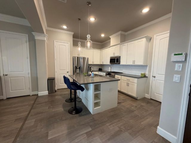 4610 Center Street, Houston, TX 77007