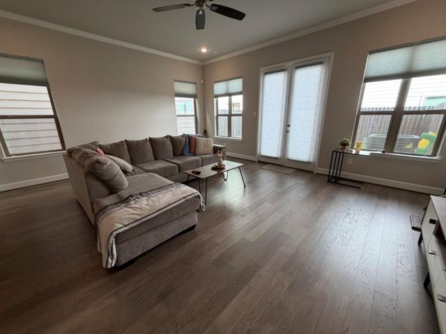 4610 Center Street, Houston, TX 77007