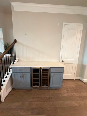 4610 Center Street, Houston, TX 77007