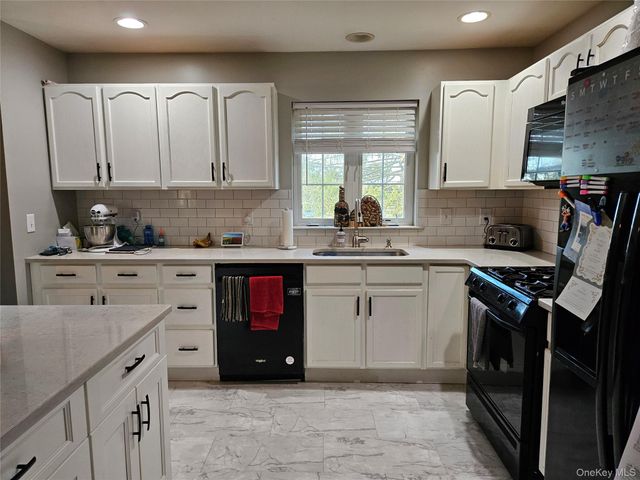 35 Maple Avenue, Chester, NY 10918
