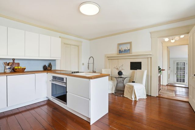 194 Center Street, Yarmouth Port, MA 02675