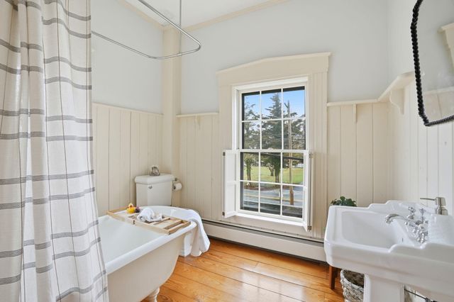 194 Center Street, Yarmouth Port, MA 02675