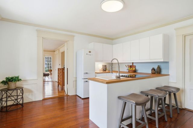 194 Center Street, Yarmouth Port, MA 02675