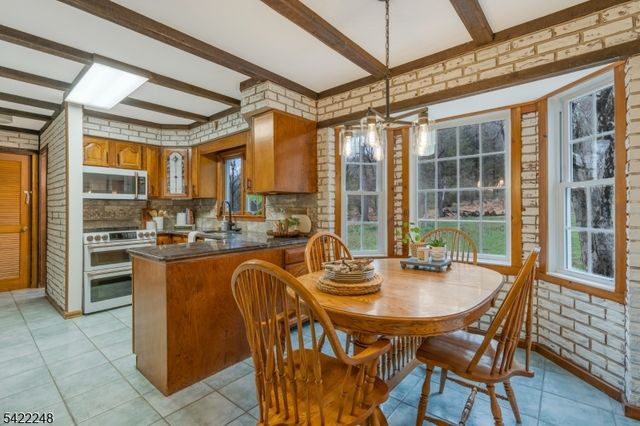 66 Grayrock Rd, Clinton Twp., NJ 08809