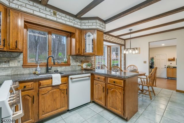 66 Grayrock Rd, Clinton Twp., NJ 08809