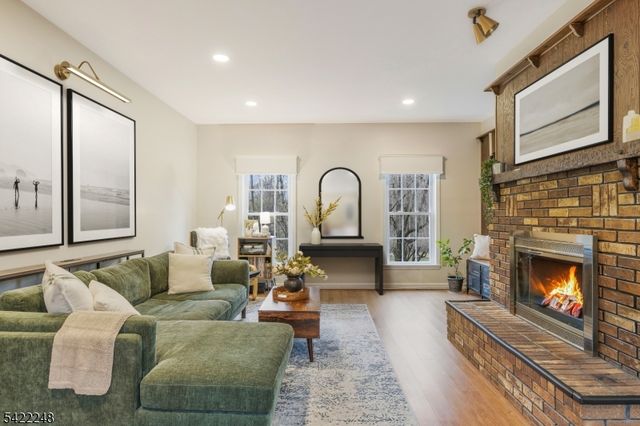 66 Grayrock Rd, Clinton Twp., NJ 08809