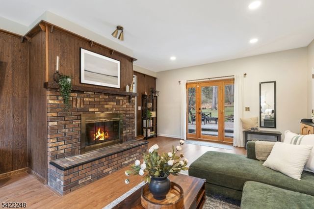 66 Grayrock Rd, Clinton Twp., NJ 08809