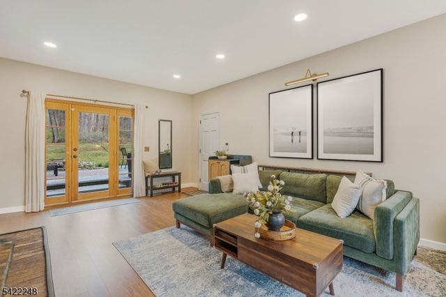 66 Grayrock Rd, Clinton Twp., NJ 08809